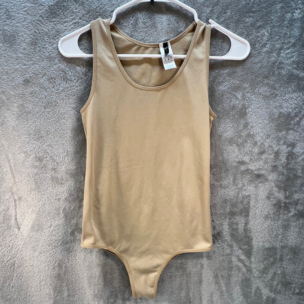New Mix Tan Sleeveless Scoop Neck Snap Bottom‎ Bodysuit Medium Layering Casual